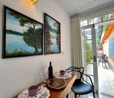 Marechal Floriano House | Pet-Friendly Suíte Lavanda Cama & Café - Centro, ES