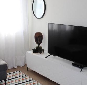 Buraca Apartment | Discover Comfort at Cantinho de Benfica - Rated 8.1/10