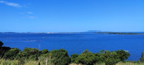 Sao Pedro da Aldeia House | Deuza's Paradise: 4-Star Family Retreat with Pool Access