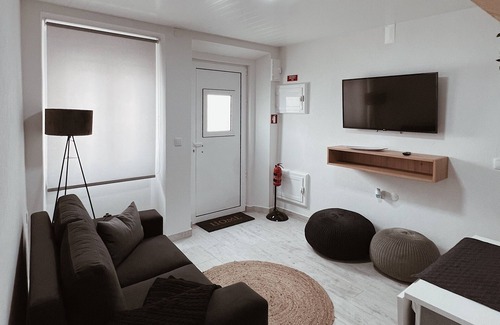 Soure House | Cozy Cantinho do Sopé with Breakfast and Kitchen Amenities