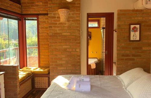 Lumiar Cabin | Guest Rated 9.8: Canto da Colina Lumiar with Hot Tub