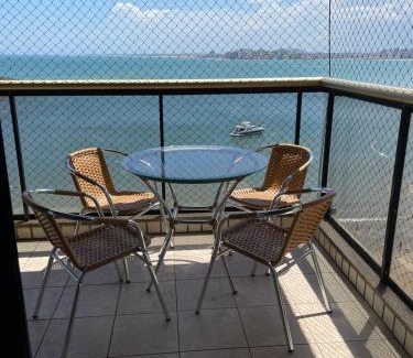 Praia do Morro Apartment | Canto Nobre, Frente total para o mar, 4 quartos 1 vaga de garagem, 2 banheiros