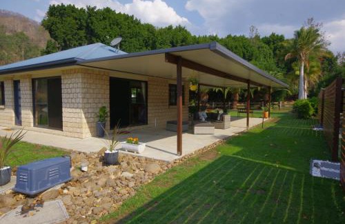 Canungra Villa | Family-Friendly Getaway at Canungra Valley Cottage, 4 Stars