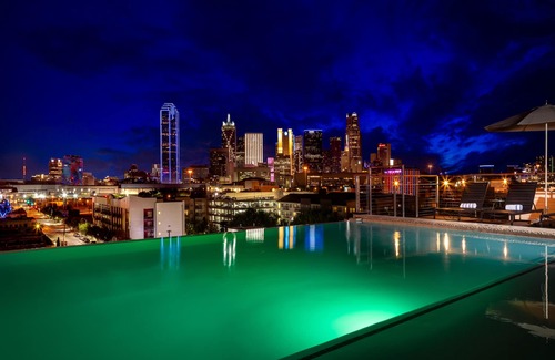 Cedars Apartment | Relax at Canvas Hotel Dallas: Pet-Friendly & Pool Access