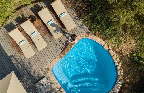 Hoedspruit Villa | Elegant Canvas Villa with Pool & Family-Friendly Amenities