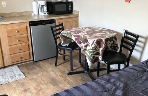 Whites City Bed & Breakfast | Peaceful Retreat in Lincoln National Forest near Carlsbad