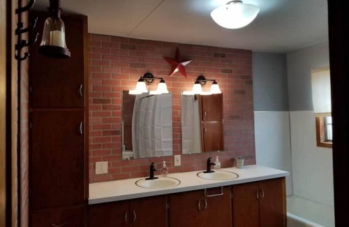 Canyon House | Spacious Canyon Country Guest Home with Game Room & Kitchen