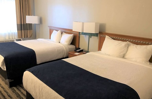 Window Rock Hotel | Explore Canyon de Chelly: Pet-Friendly Units with Breakfast