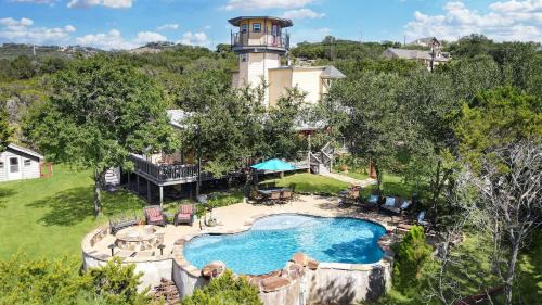 Fischer House | Pet-Friendly Retreat at Canyon Lake Lighthouse - 10/10 Rating