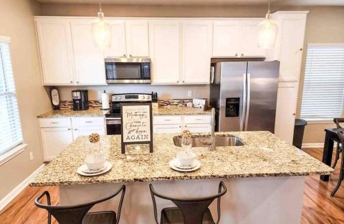 Canyon Lake Villa | Pet-Friendly Canyon Lake Oasis Steps from Boat Ramp