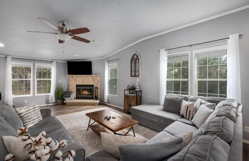 Canyon Lake House | Scenic Canyon Lake Retreat: Hot Tub, Fire Pit & Ocean Views