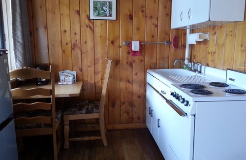 Hot Sulphur Springs Hotel | Inviting Canyon Motel with Oceanfront Views & Family Amenities
