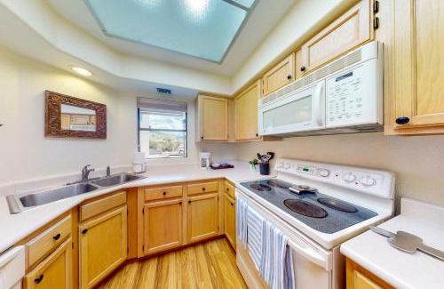 Tucson Apartment | Pet-Friendly Canyon View Retreat with Pools & Family Amenities