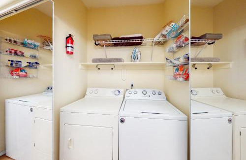 Tucson Apartment | Pet-Friendly Canyon View Retreat with Pools & Family Amenities