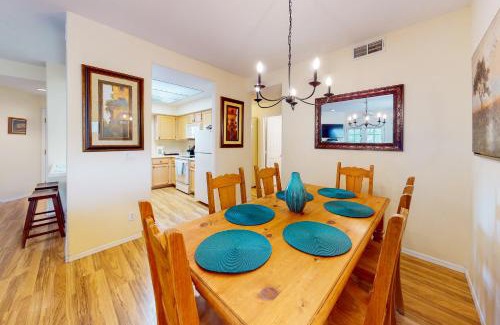 Tucson Apartment | Pet-Friendly Canyon View Retreat with Pools & Family Amenities