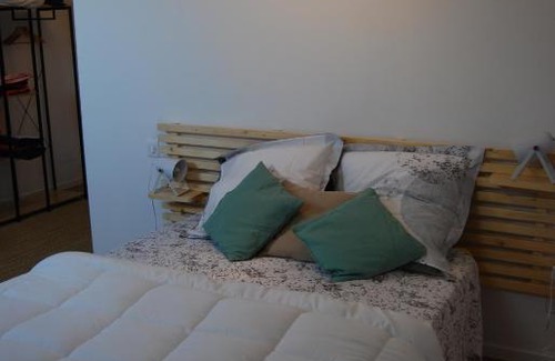Roqueseriere House | Pet-Friendly Retreat at Cap de L'oule - Guest Rated 9/10