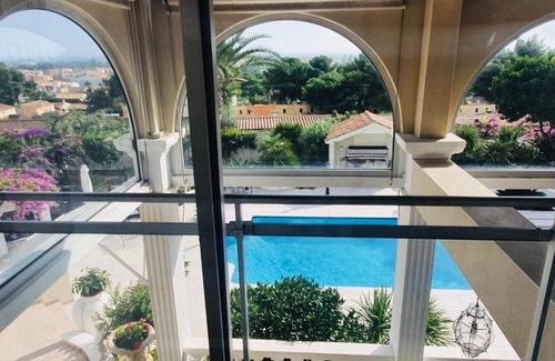 Cap d'Agde Villa | Unforgettable Cap Holidays: 4-Star Stay with Pool & Hot Tub