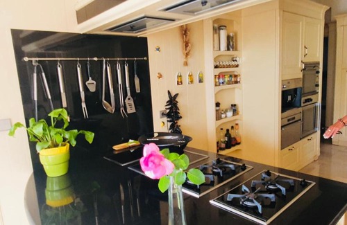 Cap d'Agde Villa | Unforgettable Cap Holidays: 4-Star Stay with Pool & Hot Tub