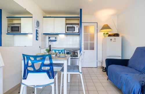 La Cote Radieuse Apartment | Cozy Cap Sud: Oceanfront Escape with Spa & Kitchen Amenities