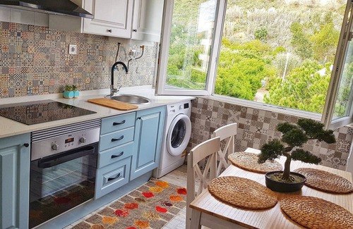 Costa de Caparica Apartment | Top-Rated Caparica Cliff Apartment with Spa & Breakfast