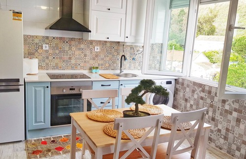 Costa de Caparica Apartment | Top-Rated Caparica Cliff Apartment with Spa & Breakfast