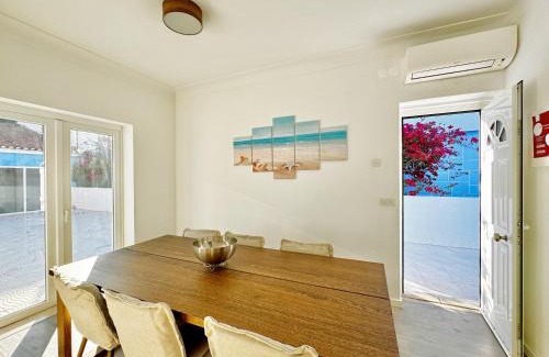 Costa de Caparica Villa | Discover Caparica Villa: Top-Rated Child-Friendly Retreat