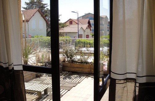 Capbreton Apartment | Guest Rated: 10/10 Sea Front Apartment with Terrace