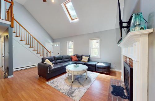 Buzzards Bay House | Discover Cape Breeze - Family & Pet-Friendly Retreat