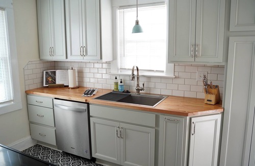 Lynchburg House | Family-Friendly Cape Cod Retreat Near Liberty University