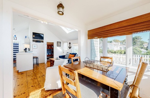 Mashpee Cottage | Cozy Cape Cod Cottage Steps from Private Mashpee Beach