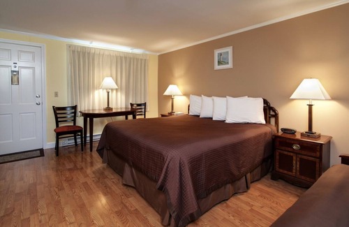 Hyannis Hotel | Inviting Cape Cod Harbor House Inn: Family-Friendly Retreat
