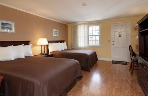 Hyannis Hotel | Inviting Cape Cod Harbor House Inn: Family-Friendly Retreat