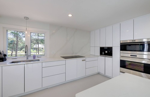 Wellfleet House | Experience Cape Cod Bliss: Rooftop Deck, Pool & Hot Tub
