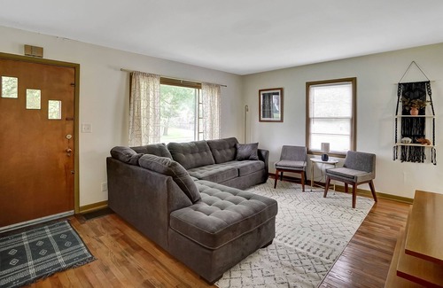 Columbus House | Cape cod in quiet neighborhood