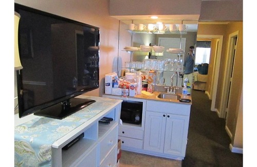 South Yarmouth Resort | Unforgettable Cape Cod Studio with Pool & Breakfast