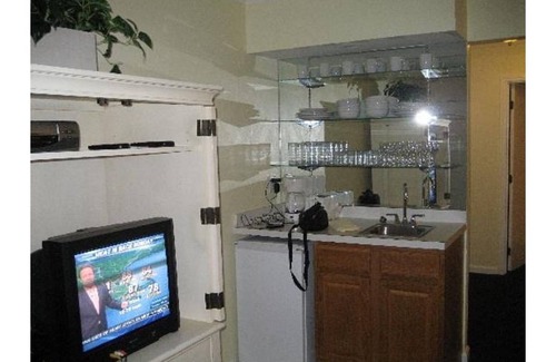 South Yarmouth Resort | Unforgettable Cape Cod Studio with Pool & Breakfast