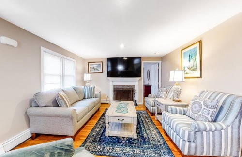 South Yarmouth House | Guest Rated 10/10: Cape Cod Playhouse with Hot Tub