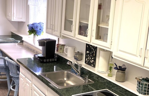 Sagamore Beach Apartment | Cozy Cape Cod Studio Steps from the Beach with Kitchen