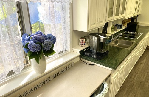 Sagamore Beach Apartment | Cozy Cape Cod Studio Steps from the Beach with Kitchen