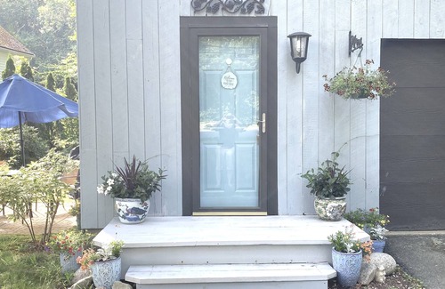 Sagamore Beach Apartment | Cozy Cape Cod Studio Steps from the Beach with Kitchen