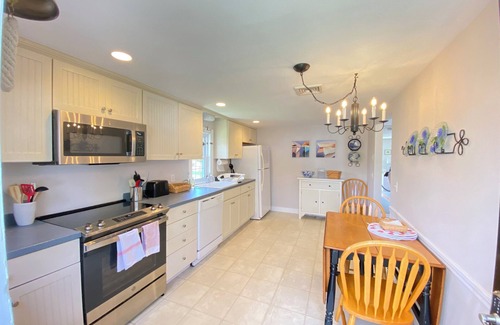 West Yarmouth Cottage | Book Your Cape Cod Getaway with Private Beach Access!