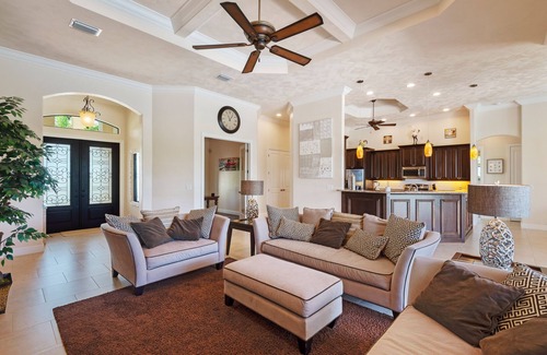 Pelican Villa | Dream Villa in Cape Coral with Pool, Spa & Canal Views