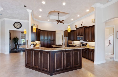 Pelican Villa | Dream Villa in Cape Coral with Pool, Spa & Canal Views