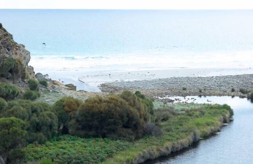 De Mole River House | Top-Rated Cape Forbin Retreat with Family-Friendly Amenities