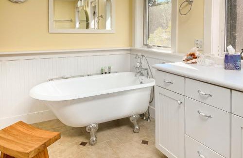 Gilford House | Experience Comfort at Cape Me Away - 4-Star Pet Friendly Stay