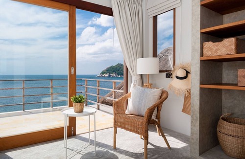 Ao Thian Og Villa | Relaxing Cape Shark Pool Villas with Oceanfront Views