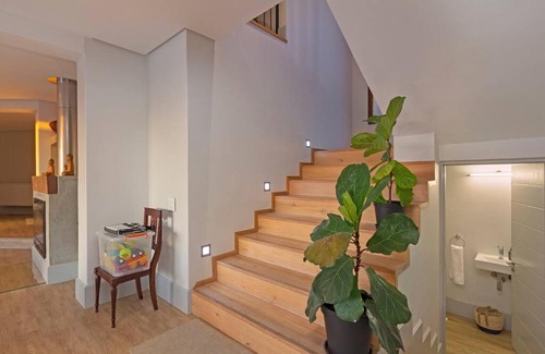 Camps Bay Villa | Elegant Cape Town Villa with Pool and Family Amenities