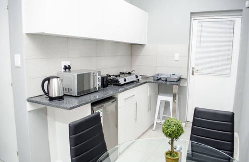 Observatory Apartment | Budget-Friendly Cape Town Micro Apartments with Breakfast & Kitchen