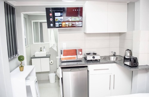 Observatory Apartment | Budget-Friendly Cape Town Micro Apartments with Breakfast & Kitchen