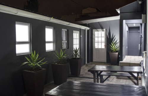 Observatory Apartment | Budget-Friendly Cape Town Micro Apartments with Breakfast & Kitchen